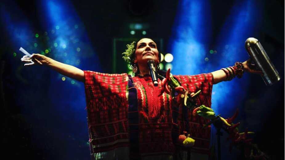 Lila Downs resalta la riqueza y diversidad del folklore mexicano