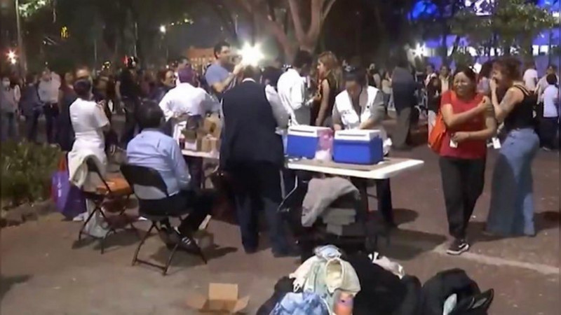 No hay pretexto para vacunarte; instalan módulos de madrugada contra el sarampión en la CDMX